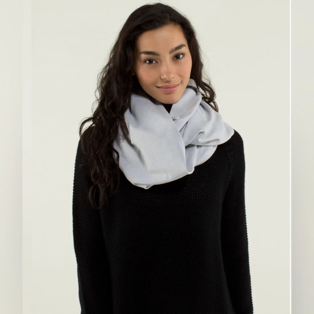 Lululemon🍋 Vinyasa Scarf Rulu Wee Stripe White Heathered Grey/White Stripe - Picture 1 of 15